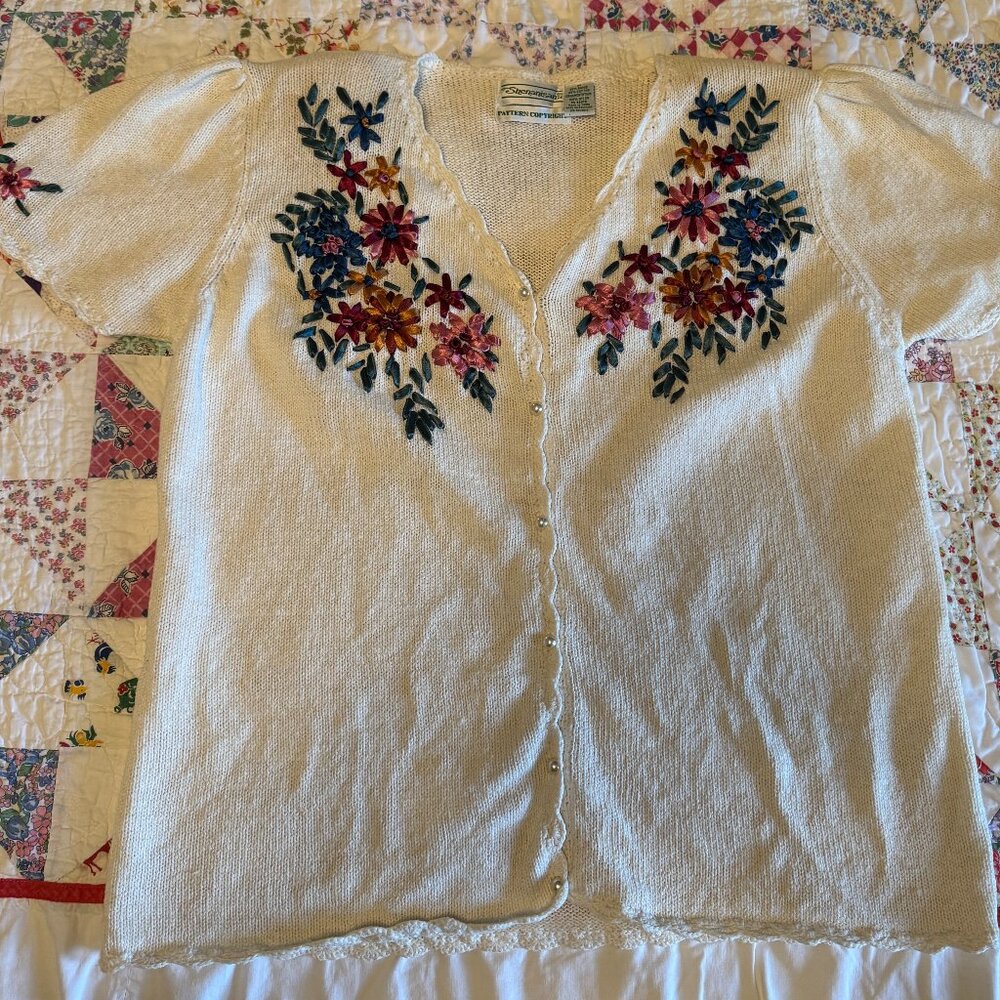 Vintage Shenanigans Floral Ribbon Design Sweater | Medium